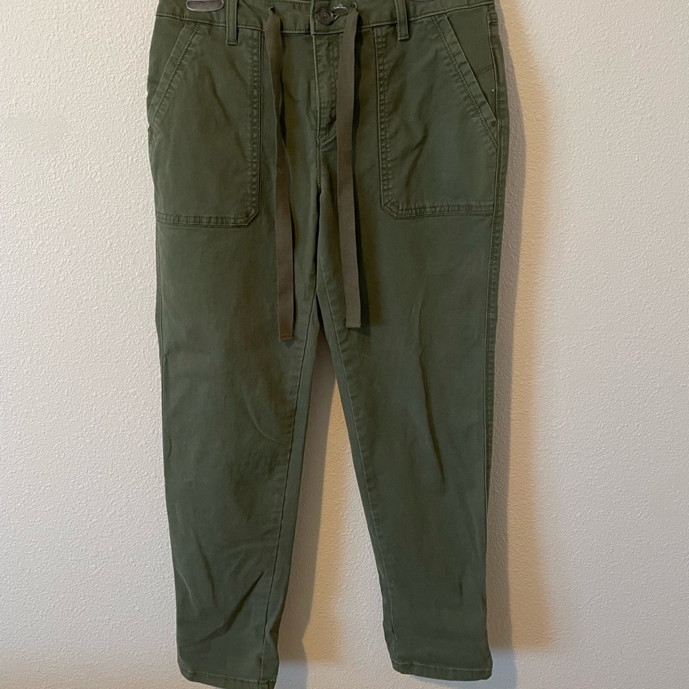 Liz Claiborne Capris Size 6